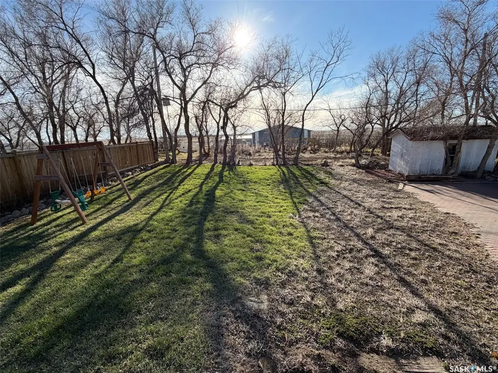 117 2nd Street W Frontier SK S0N 0W0