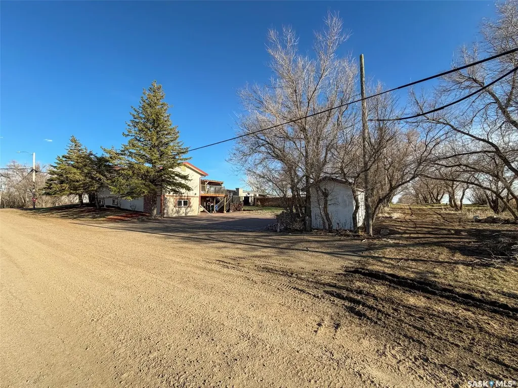 117 2nd Street W Frontier SK S0N 0W0