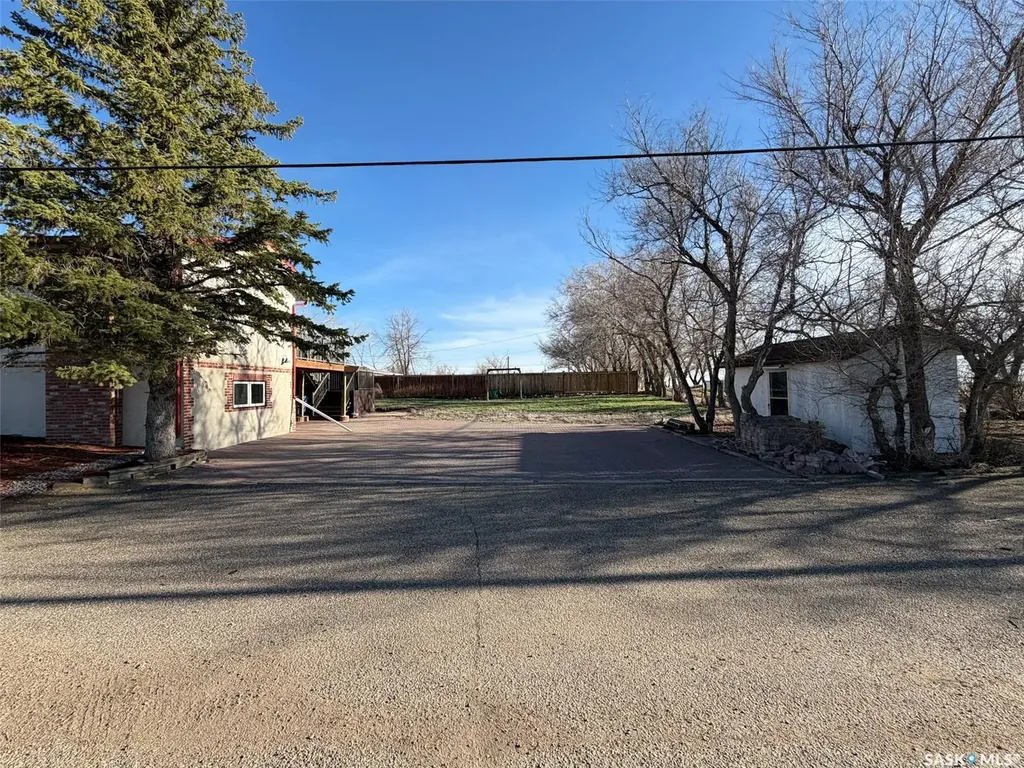 117 2nd Street W Frontier SK S0N 0W0