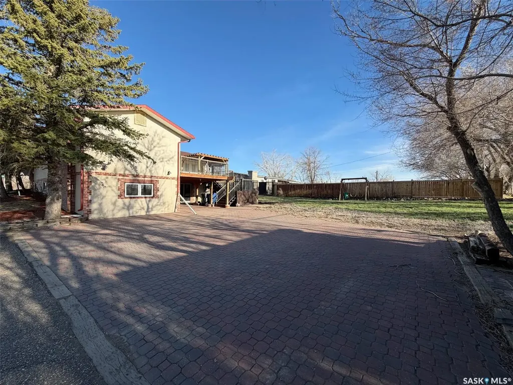117 2nd Street W Frontier SK S0N 0W0