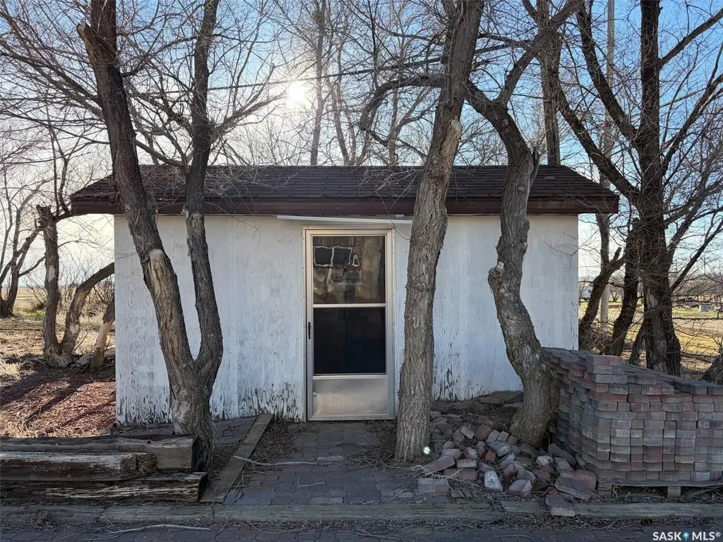 117 2nd Street W Frontier SK S0N 0W0