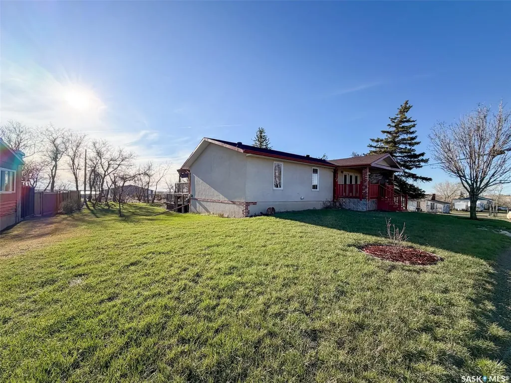 117 2nd Street W Frontier SK S0N 0W0