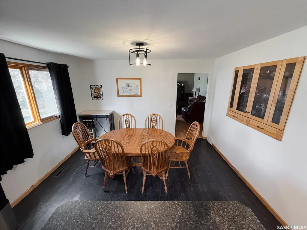 208 1st Street E Climax SK S0N 0N0
