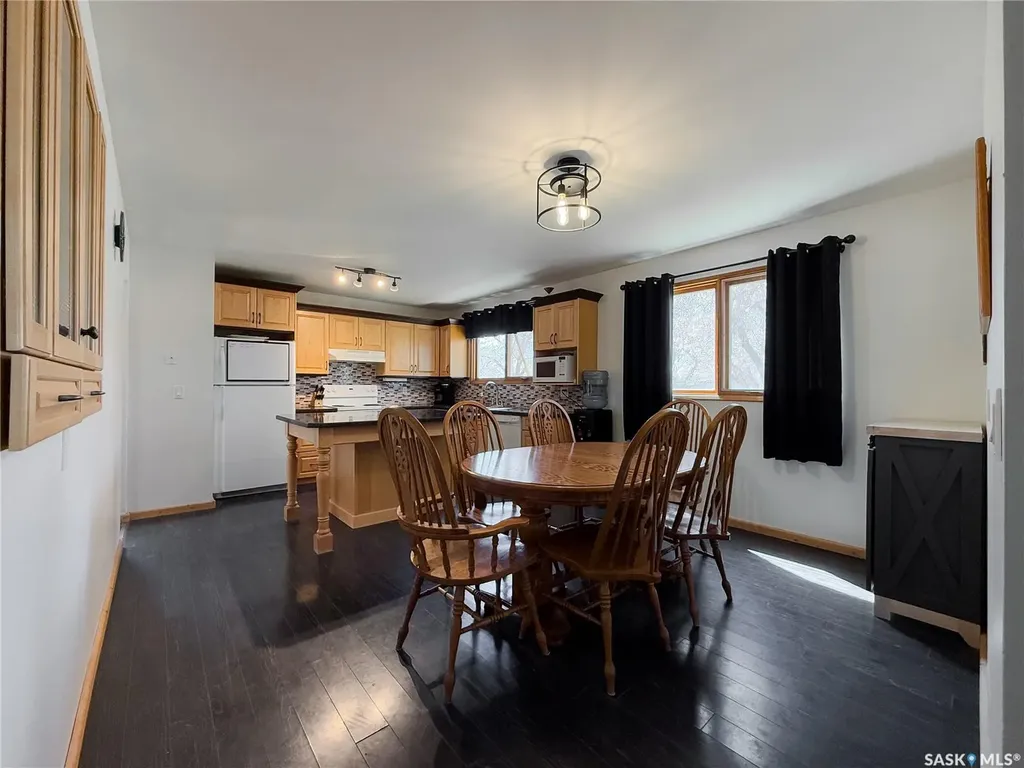 208 1st Street E Climax SK S0N 0N0