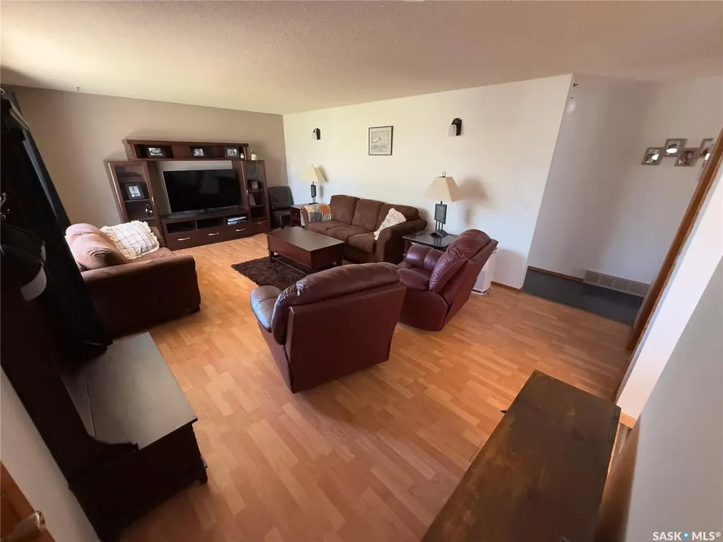 208 1st Street E Climax SK S0N 0N0