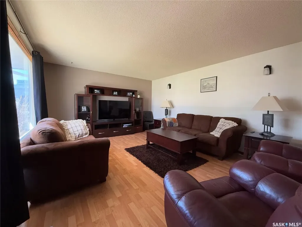 208 1st Street E Climax SK S0N 0N0