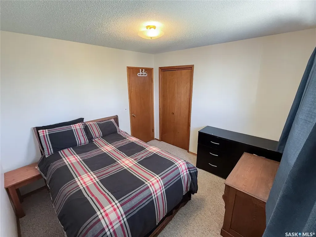 208 1st Street E Climax SK S0N 0N0