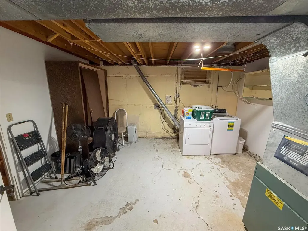 208 1st Street E Climax SK S0N 0N0