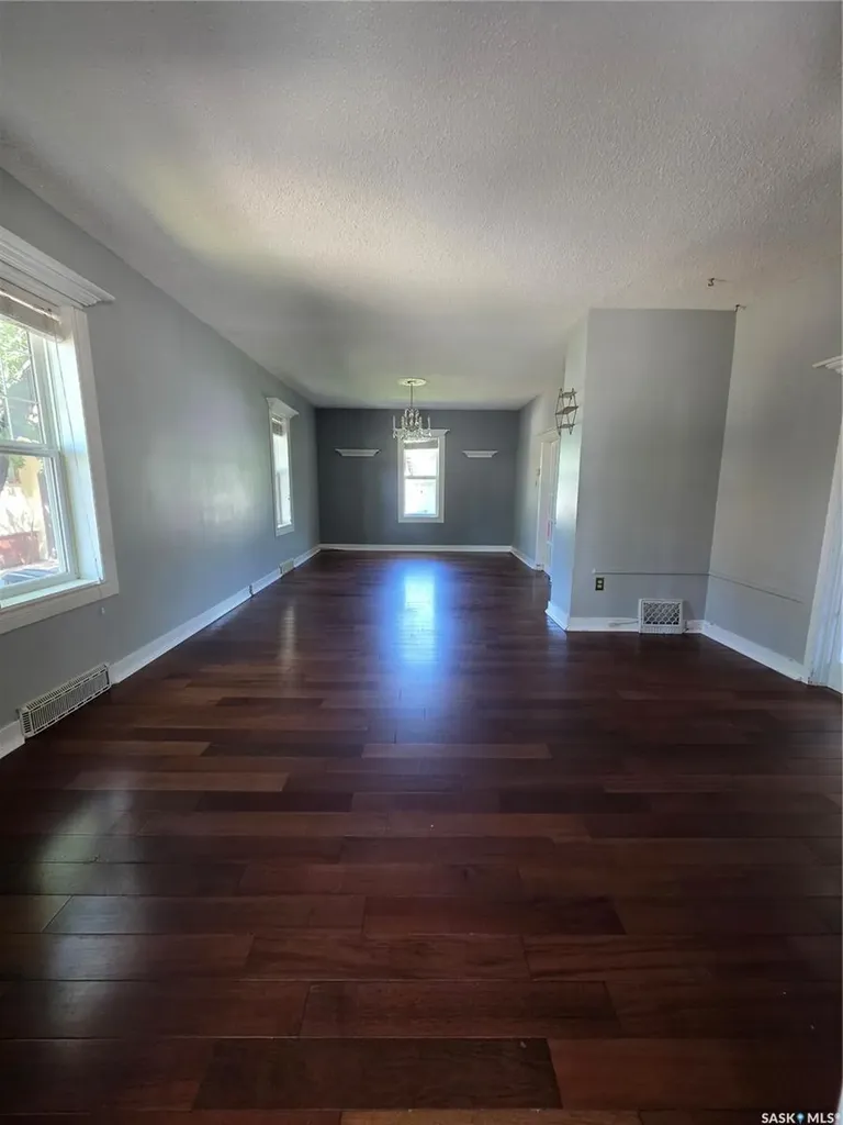 905 2nd Street Estevan SK S4A 0L3