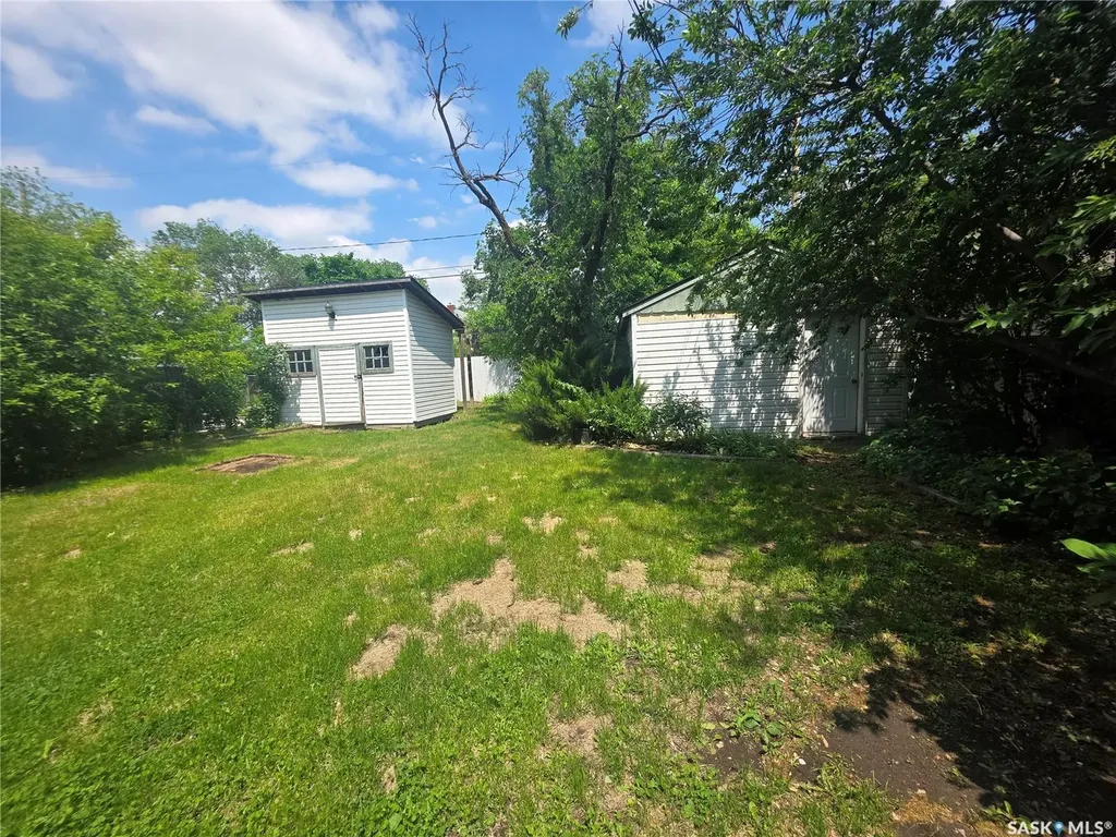 905 2nd Street Estevan SK S4A 0L3