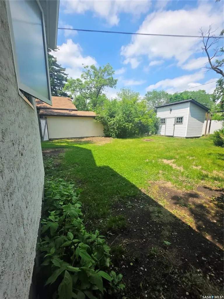 905 2nd Street Estevan SK S4A 0L3