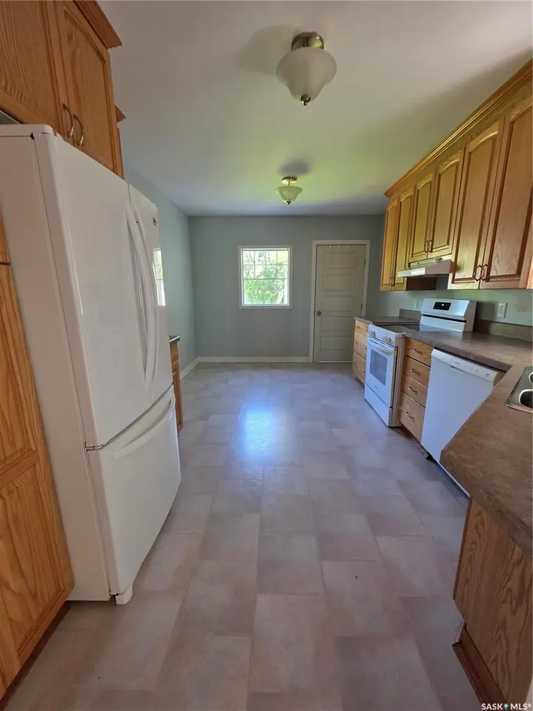 905 2nd Street Estevan SK S4A 0L3