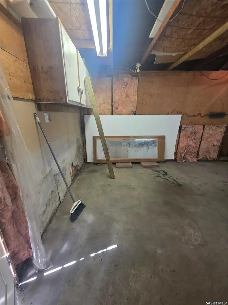905 2nd Street Estevan SK S4A 0L3