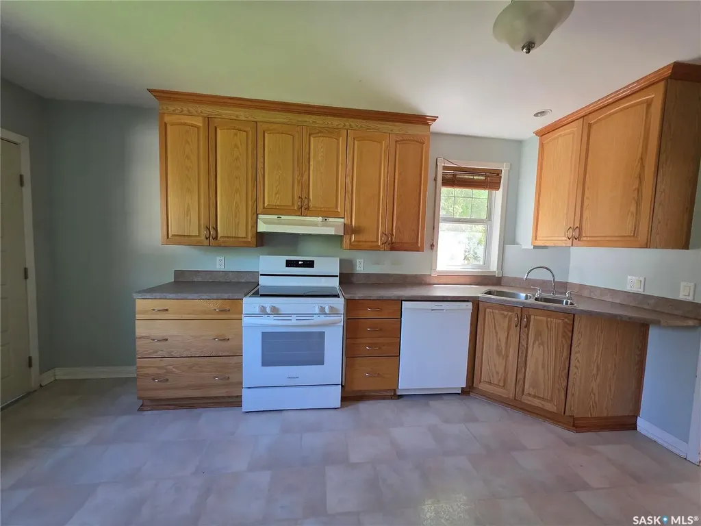 905 2nd Street Estevan SK S4A 0L3