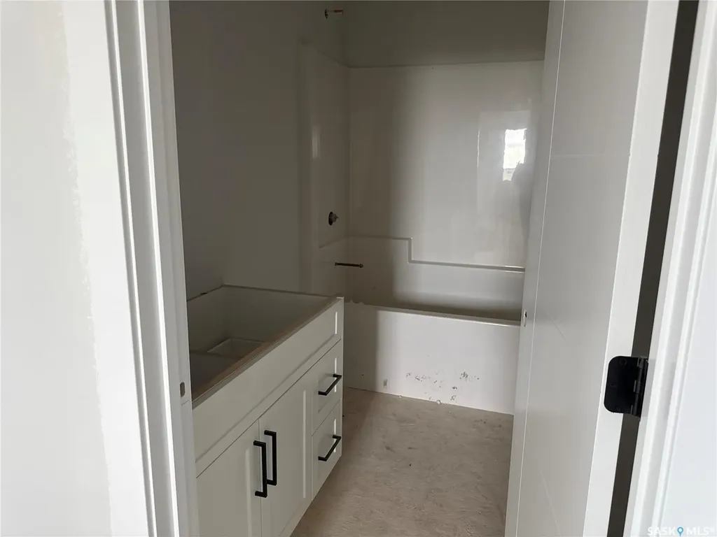 492 Woolf Bend Saskatoon SK S7W 1E4