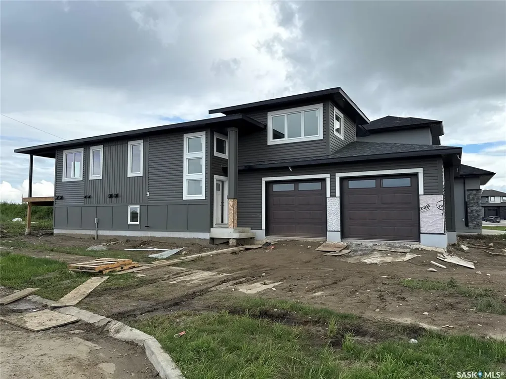 492 Woolf Bend Saskatoon SK S7W 1E4