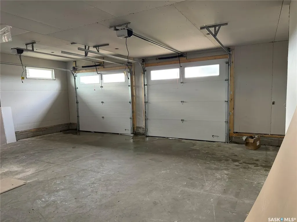 492 Woolf Bend Saskatoon SK S7W 1E4