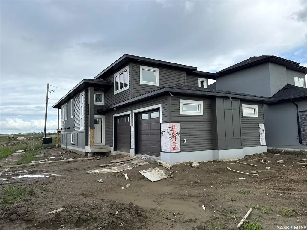 492 Woolf Bend Saskatoon SK S7W 1E4
