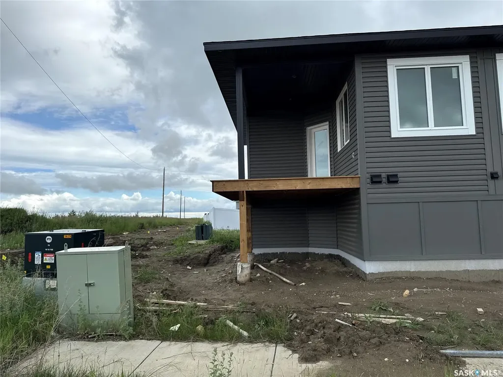 492 Woolf Bend Saskatoon SK S7W 1E4