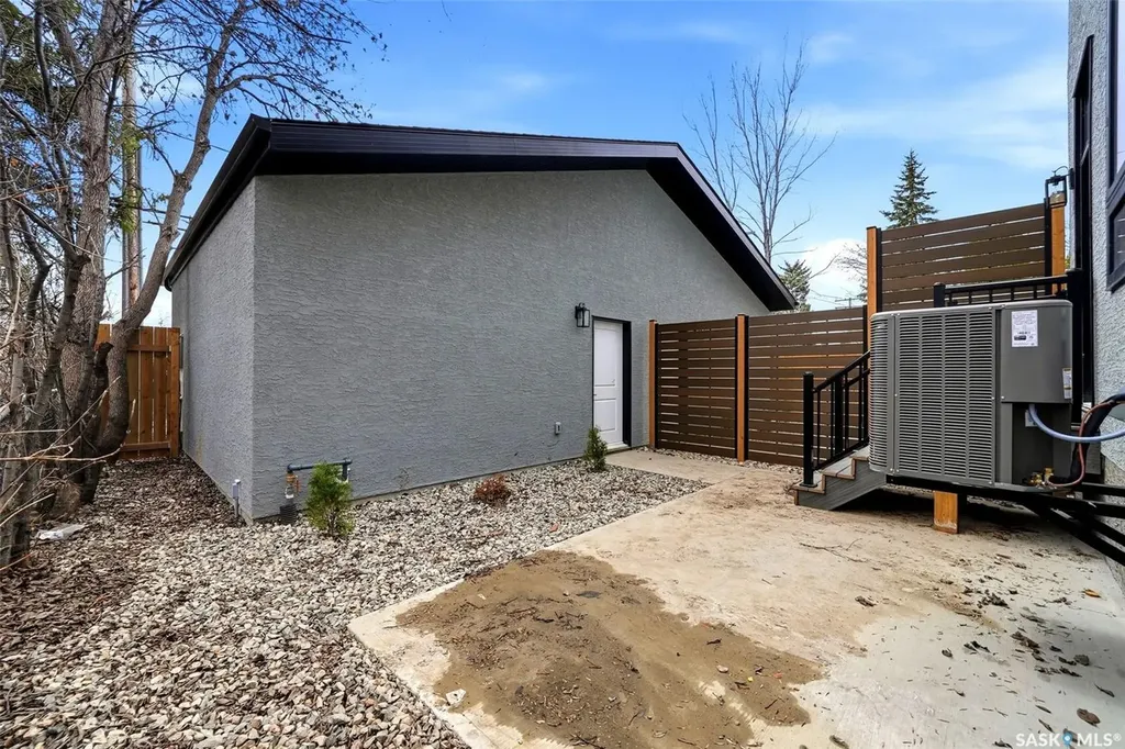 3023 Regina Avenue Regina SK S4S 0G3