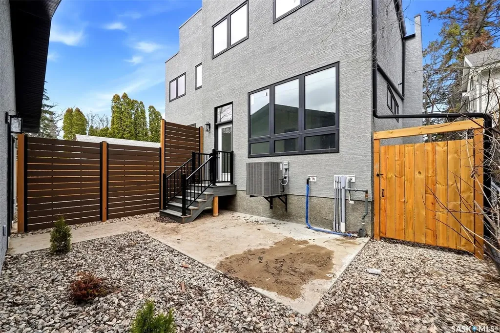 3023 Regina Avenue Regina SK S4S 0G3