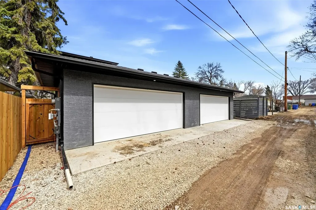 3917 Qu'appelle Drive Regina SK S4S 0E1