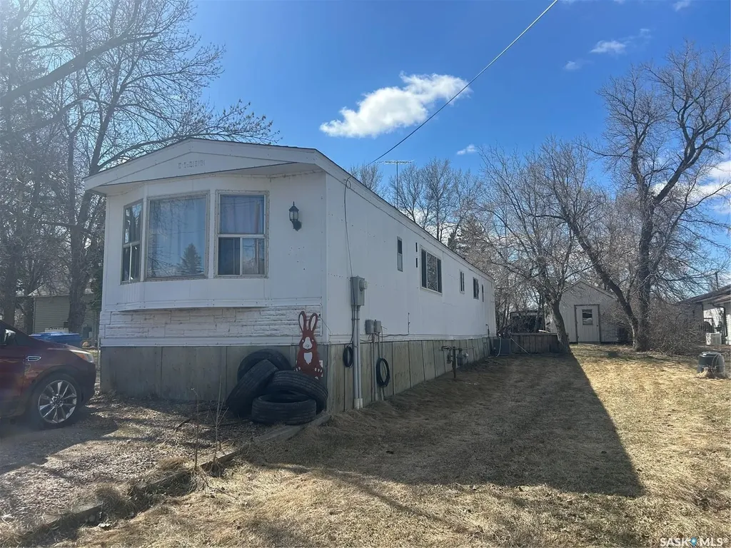 833 Beryl Avenue Oxbow SK S0C 2B0