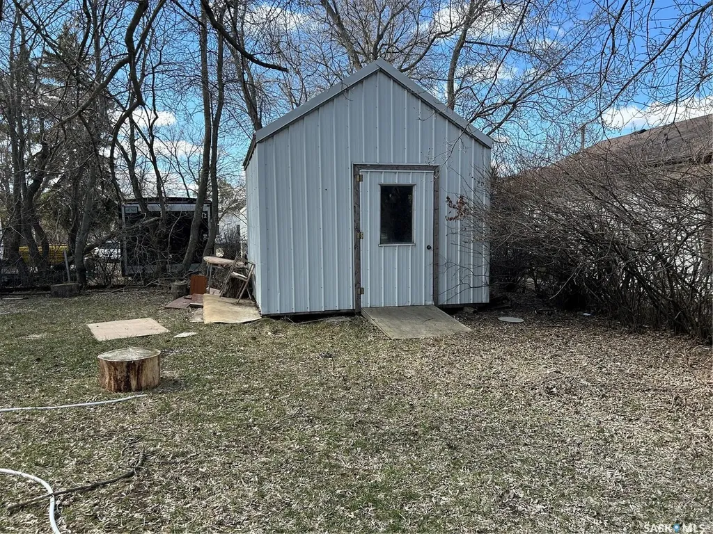 833 Beryl Avenue Oxbow SK S0C 2B0