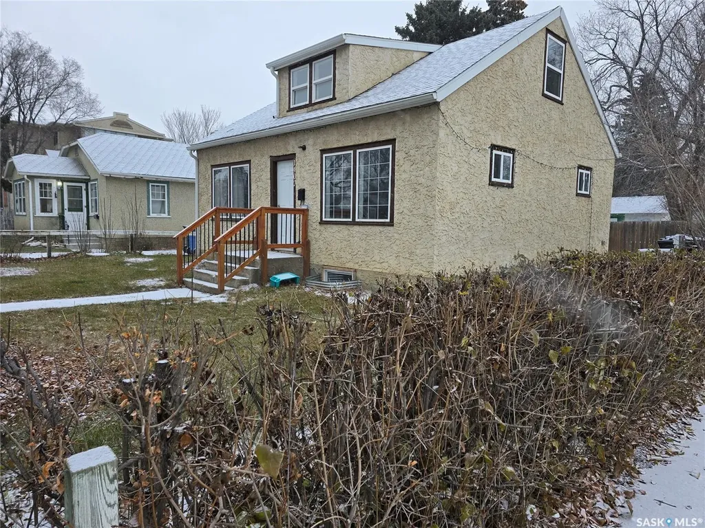 1402 102nd Street North Battleford SK S9A 1G7