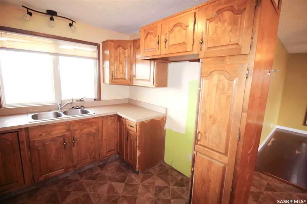 504 3rd Avenue E Frontier SK S0N 0W0