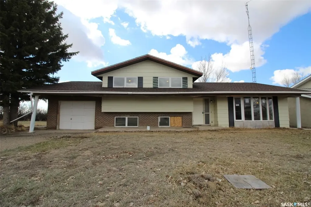 504 3rd Avenue E Frontier SK S0N 0W0