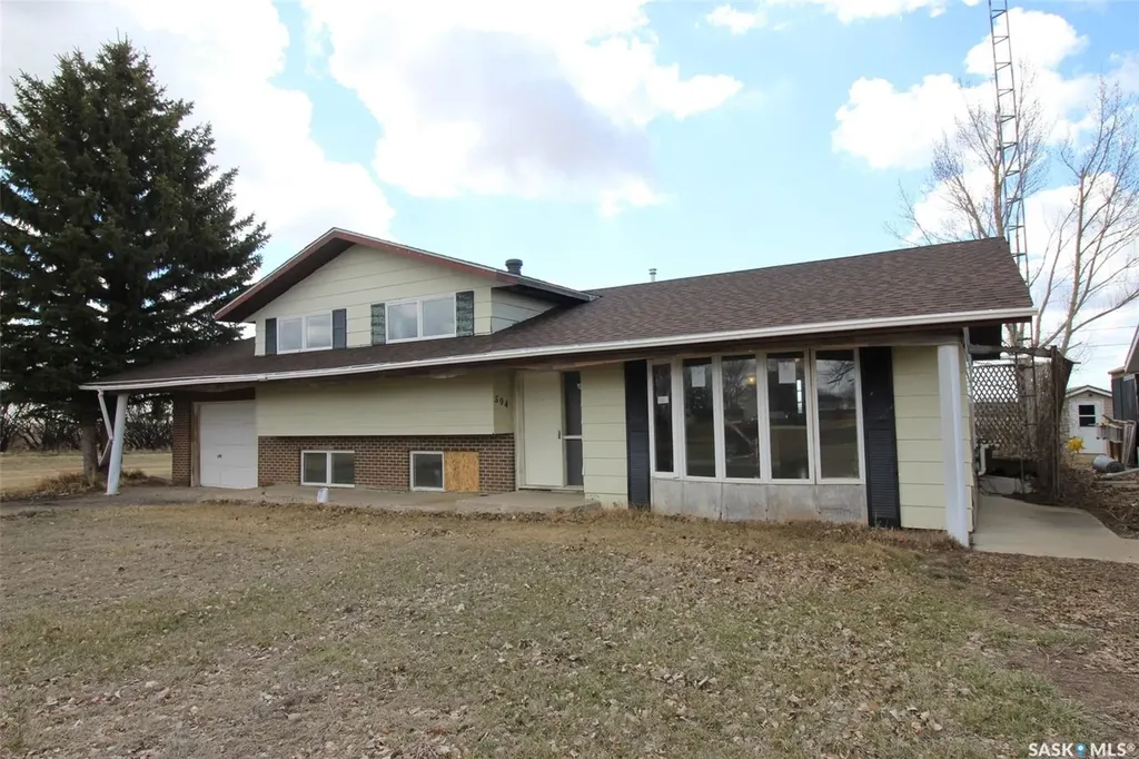 504 3rd Avenue E Frontier SK S0N 0W0