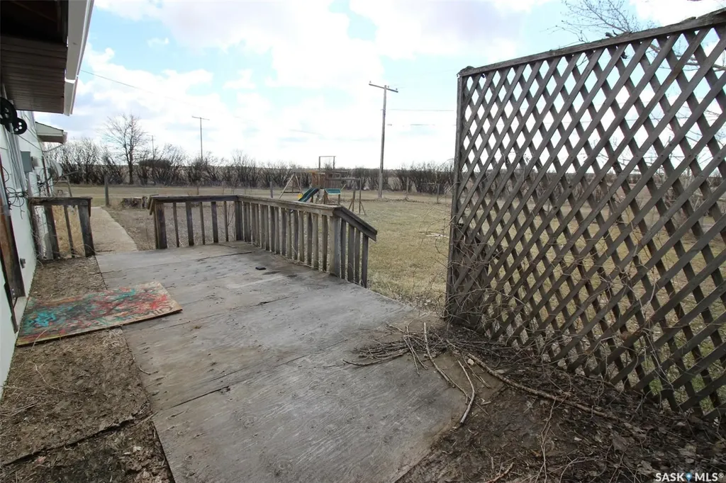 504 3rd Avenue E Frontier SK S0N 0W0