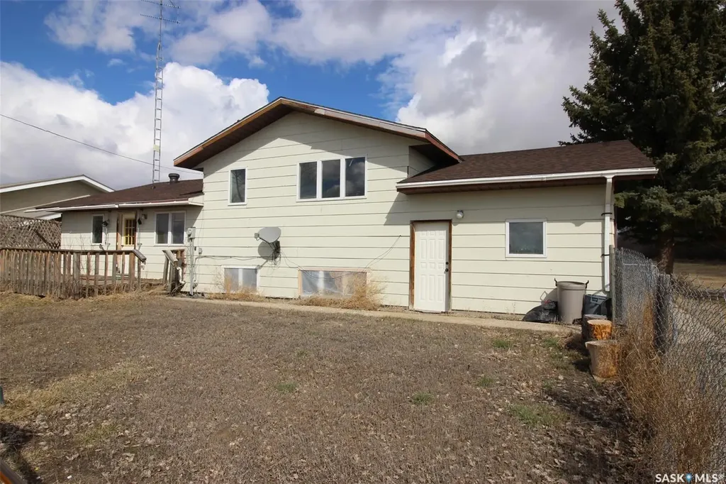 504 3rd Avenue E Frontier SK S0N 0W0