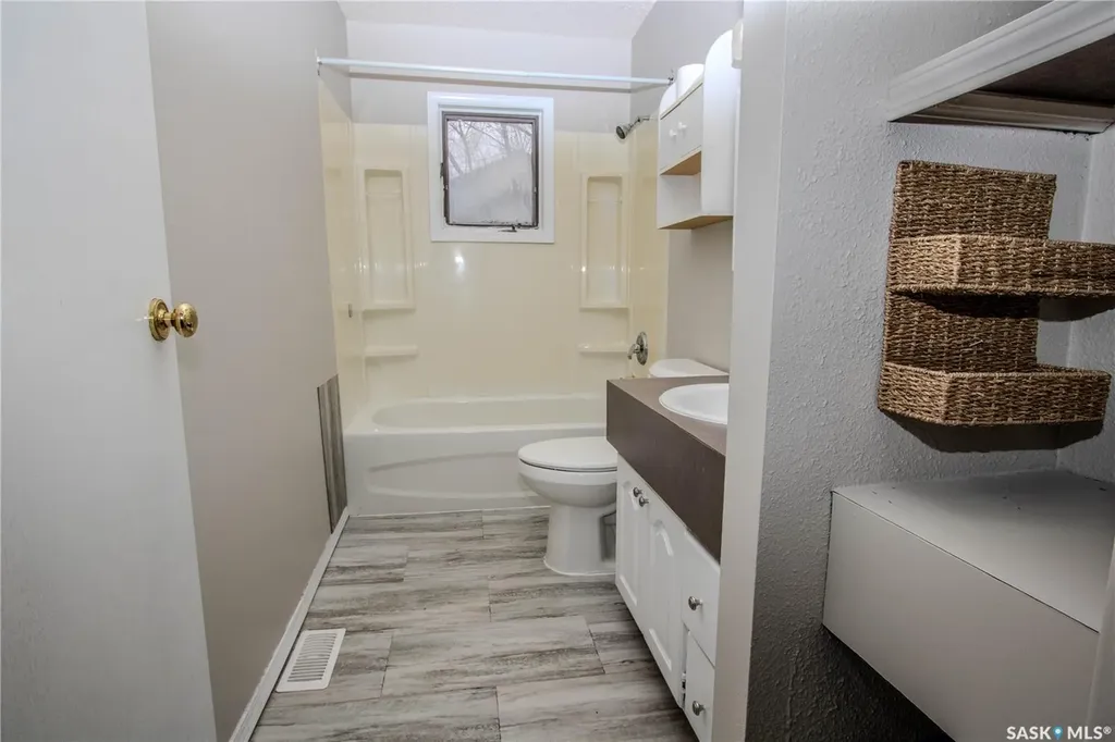 344 Angus Street Regina SK S4R 3K6
