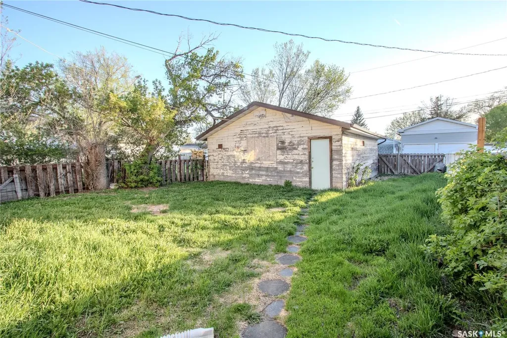 344 Angus Street Regina SK S4R 3K6