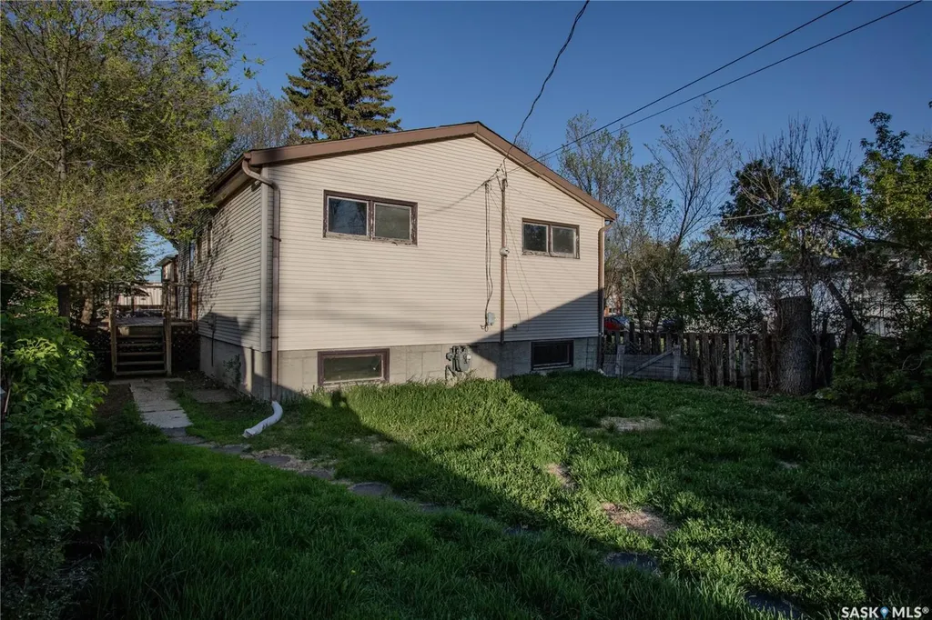 344 Angus Street Regina SK S4R 3K6
