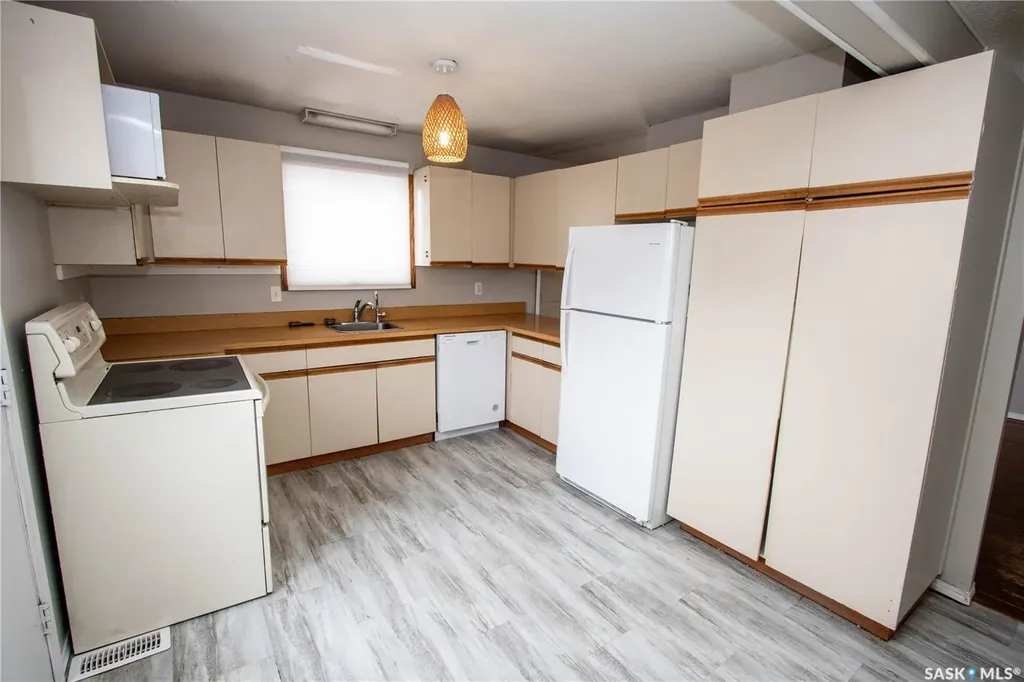 344 Angus Street Regina SK S4R 3K6