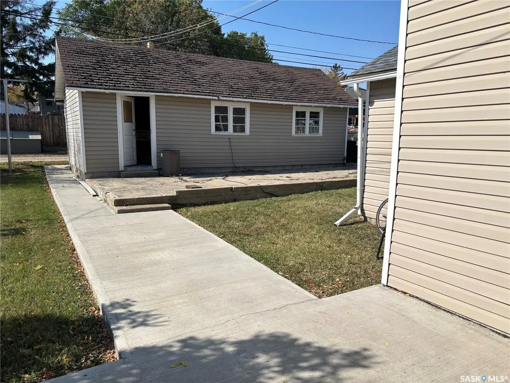 476 4th Avenue NW Swift Current SK S9H 0V3