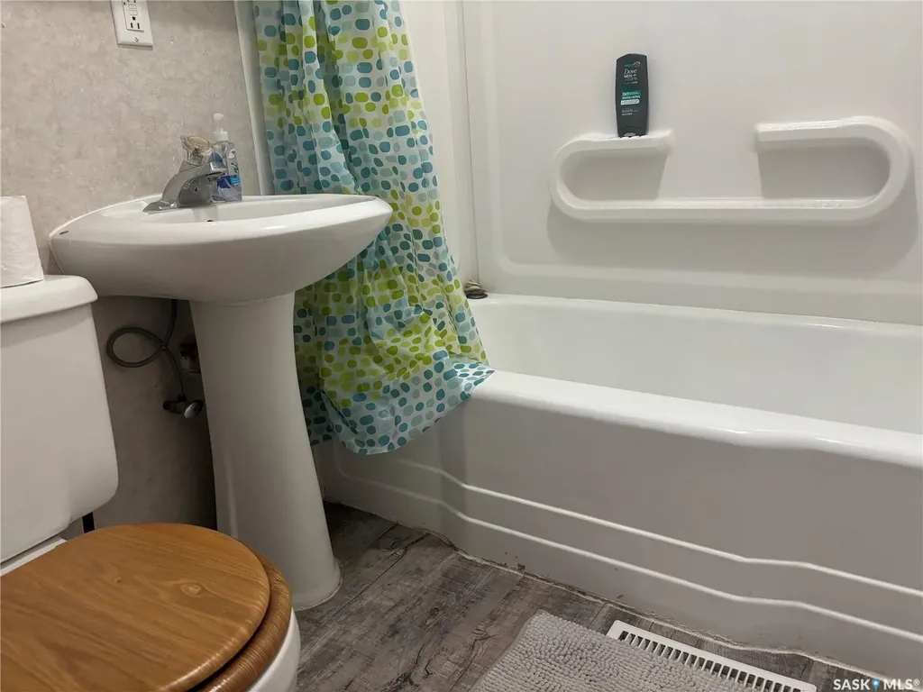 476 4th Avenue NW Swift Current SK S9H 0V3