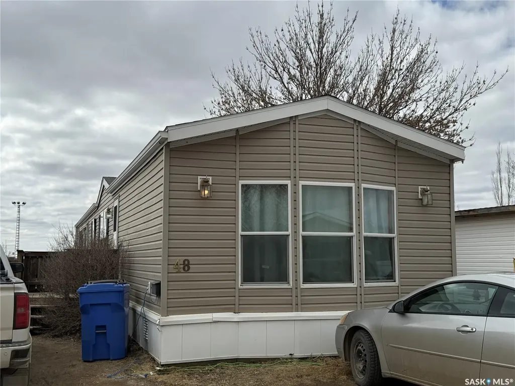 106 1st Avenue SW Weyburn SK S4H 2J1