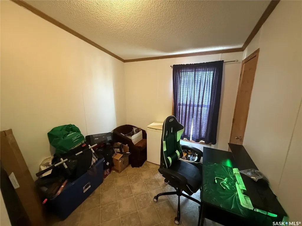 106 1st Avenue SW Weyburn SK S4H 2J1