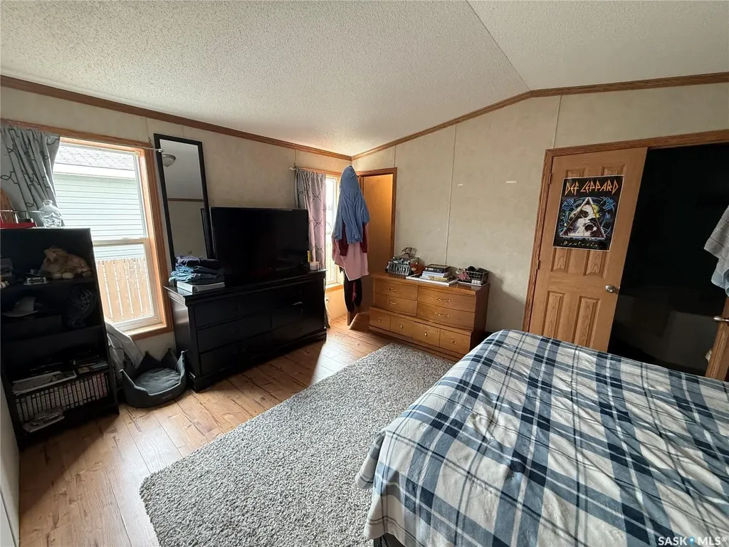106 1st Avenue SW Weyburn SK S4H 2J1