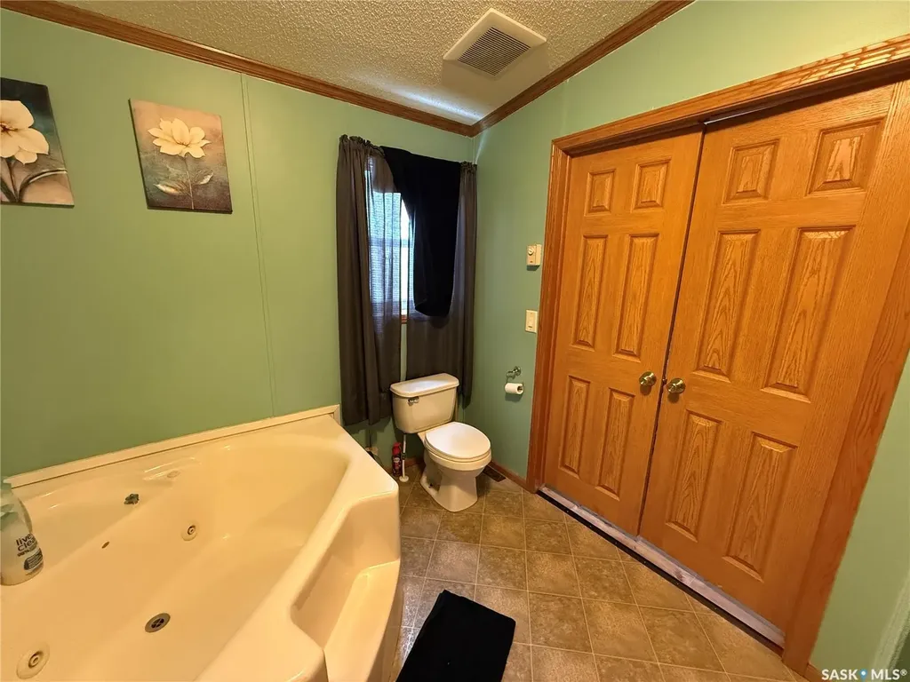 106 1st Avenue SW Weyburn SK S4H 2J1