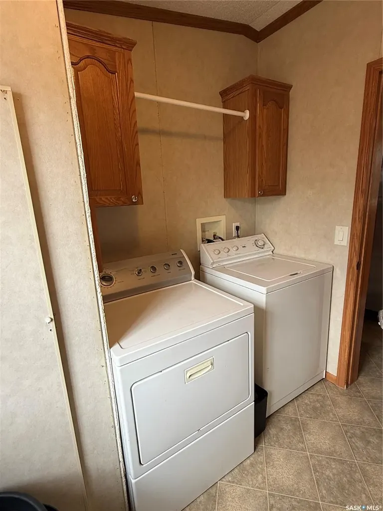 106 1st Avenue SW Weyburn SK S4H 2J1