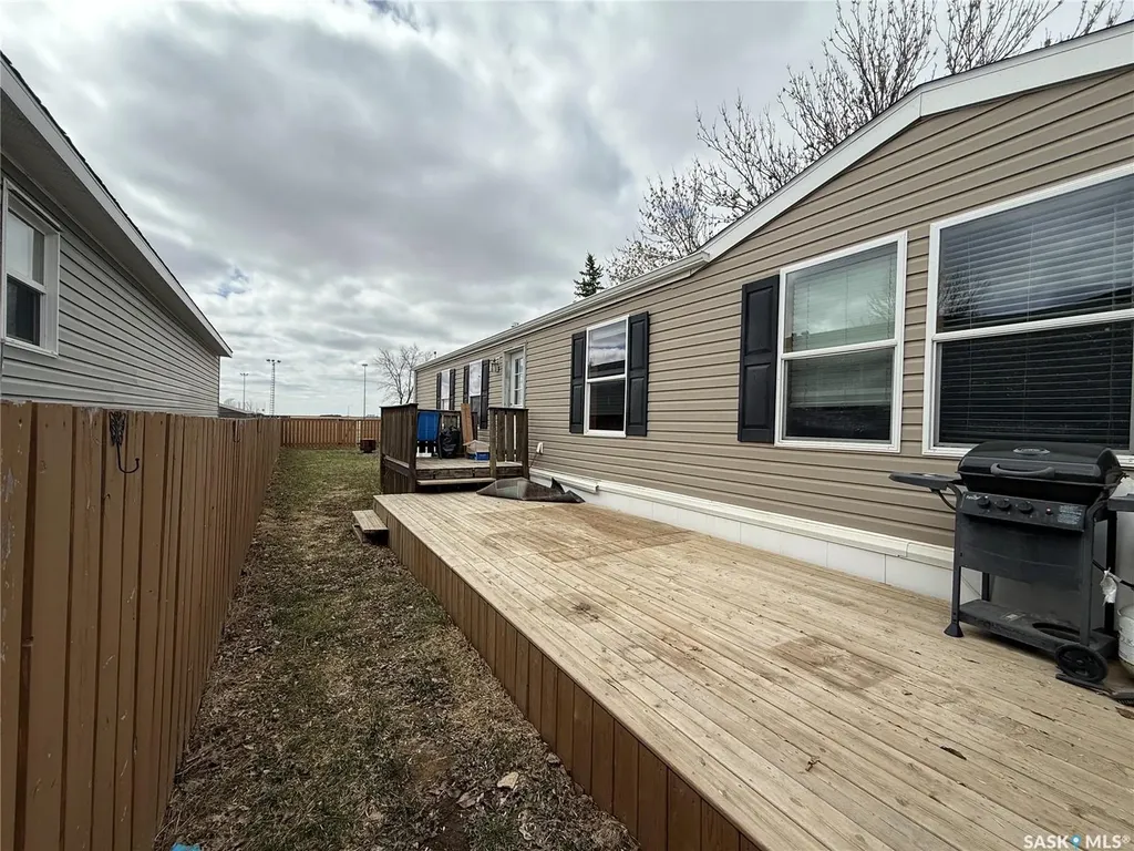 106 1st Avenue SW Weyburn SK S4H 2J1