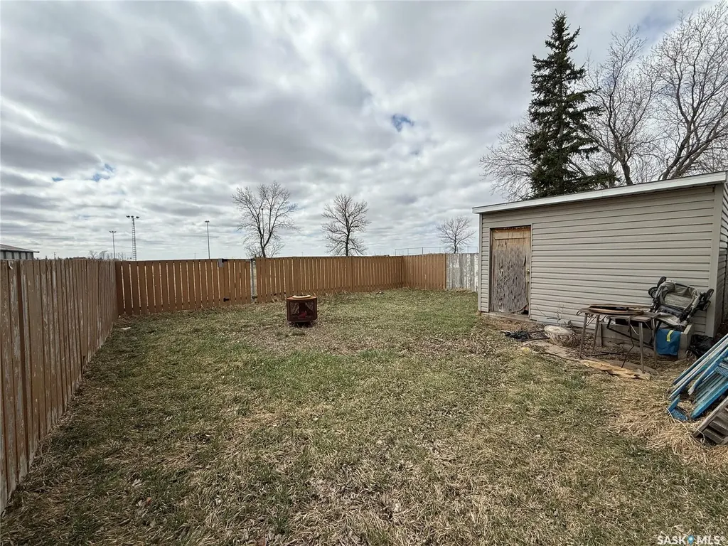 106 1st Avenue SW Weyburn SK S4H 2J1