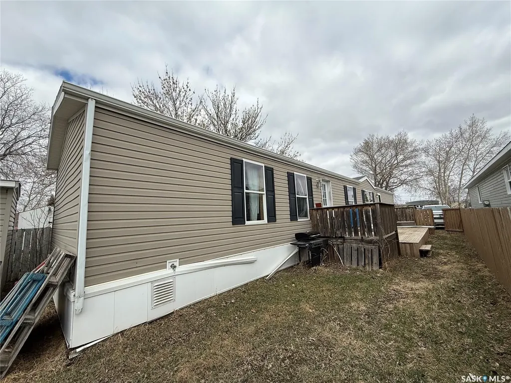 106 1st Avenue SW Weyburn SK S4H 2J1