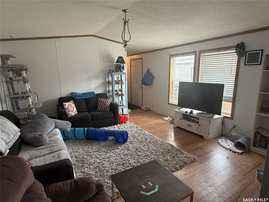 106 1st Avenue SW Weyburn SK S4H 2J1