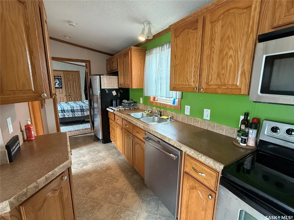 106 1st Avenue SW Weyburn SK S4H 2J1